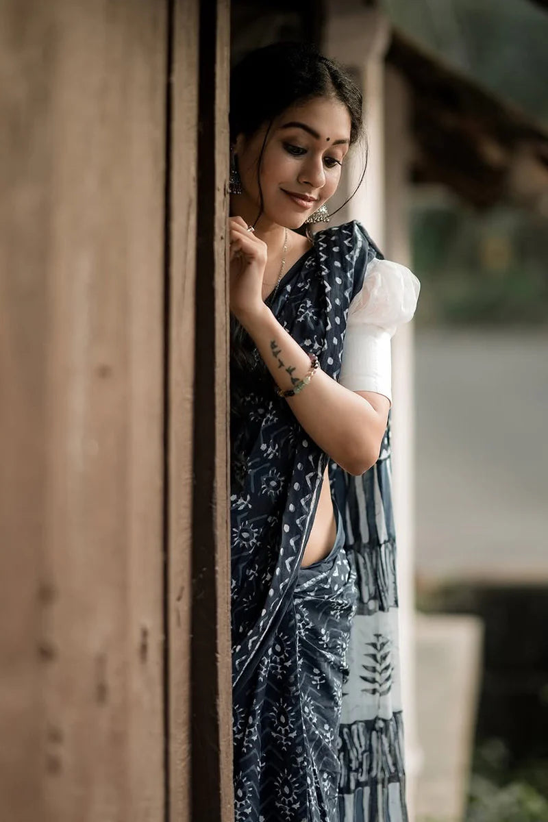 PANCHI BANU UDTI PHIRU WALE PREIMIUIM LINEN COTTON SAREE