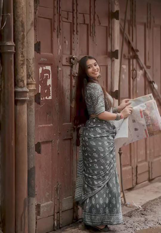 SHAYAR KI GAJAL WALE PREIMIUIM LINEN COTTON SAREE