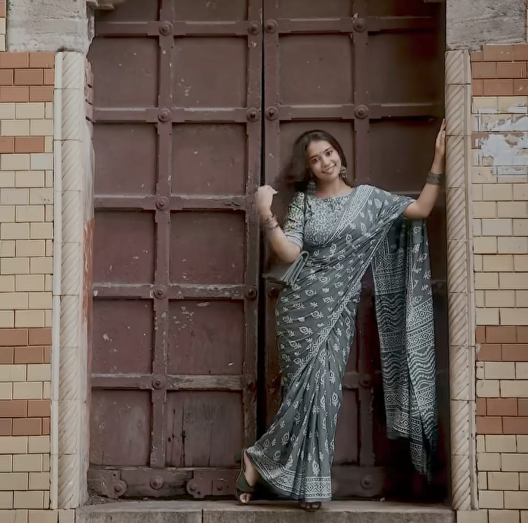 SHAYAR KI GAJAL WALE PREIMIUIM LINEN COTTON SAREE